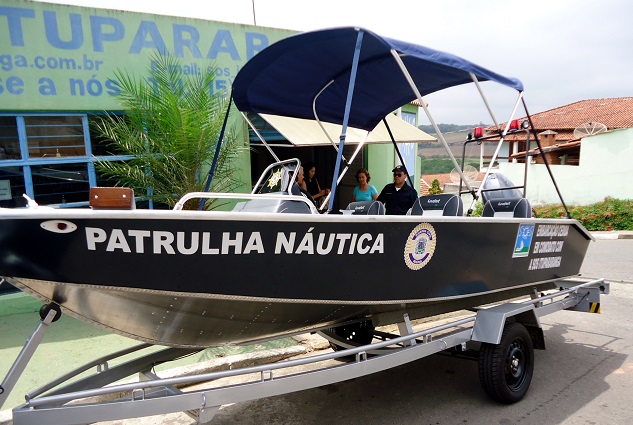 barco da patrulha náutica 